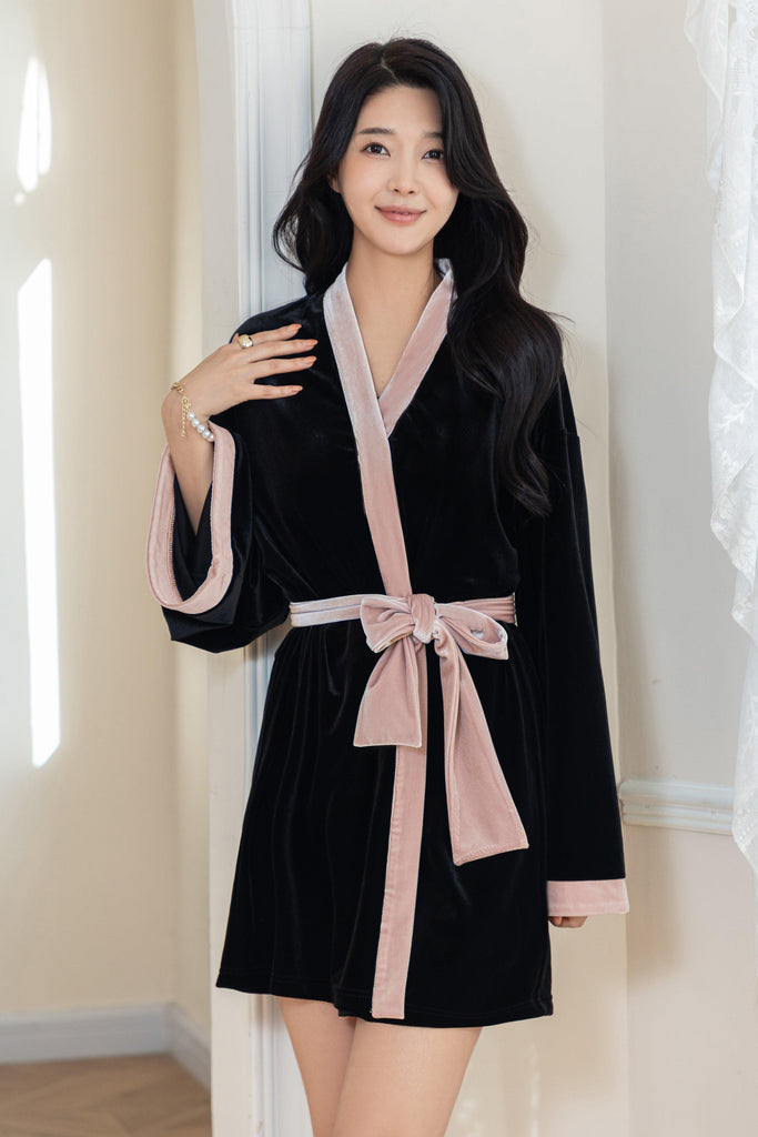 W Luxurious Velvet Bathrobe with Contrasting Color Design - Cozy and Adjustable for Relaxation | Musebree - Musebree