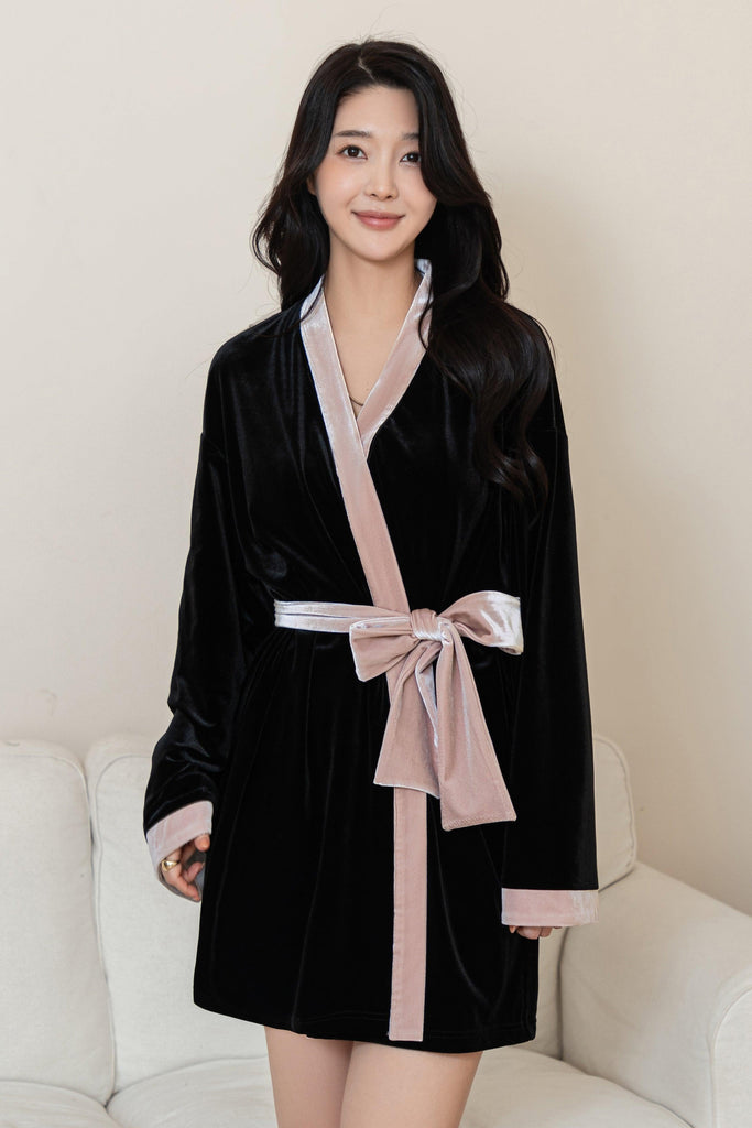 W Luxurious Velvet Bathrobe with Contrasting Color Design - Cozy and Adjustable for Relaxation | Musebree - Musebree