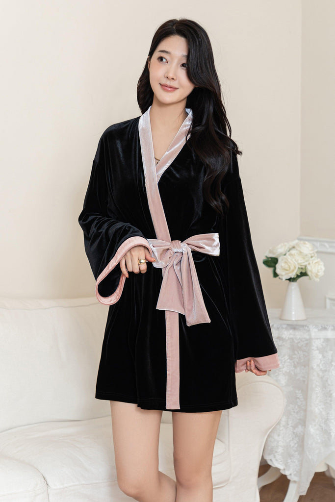 W Luxurious Velvet Bathrobe with Contrasting Color Design - Cozy and Adjustable for Relaxation | Musebree - Musebree