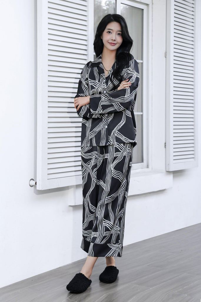 W Modern Comfort: Irregular Geometric Print Pajama Set for Elegant Lounging | Musebree - Musebree