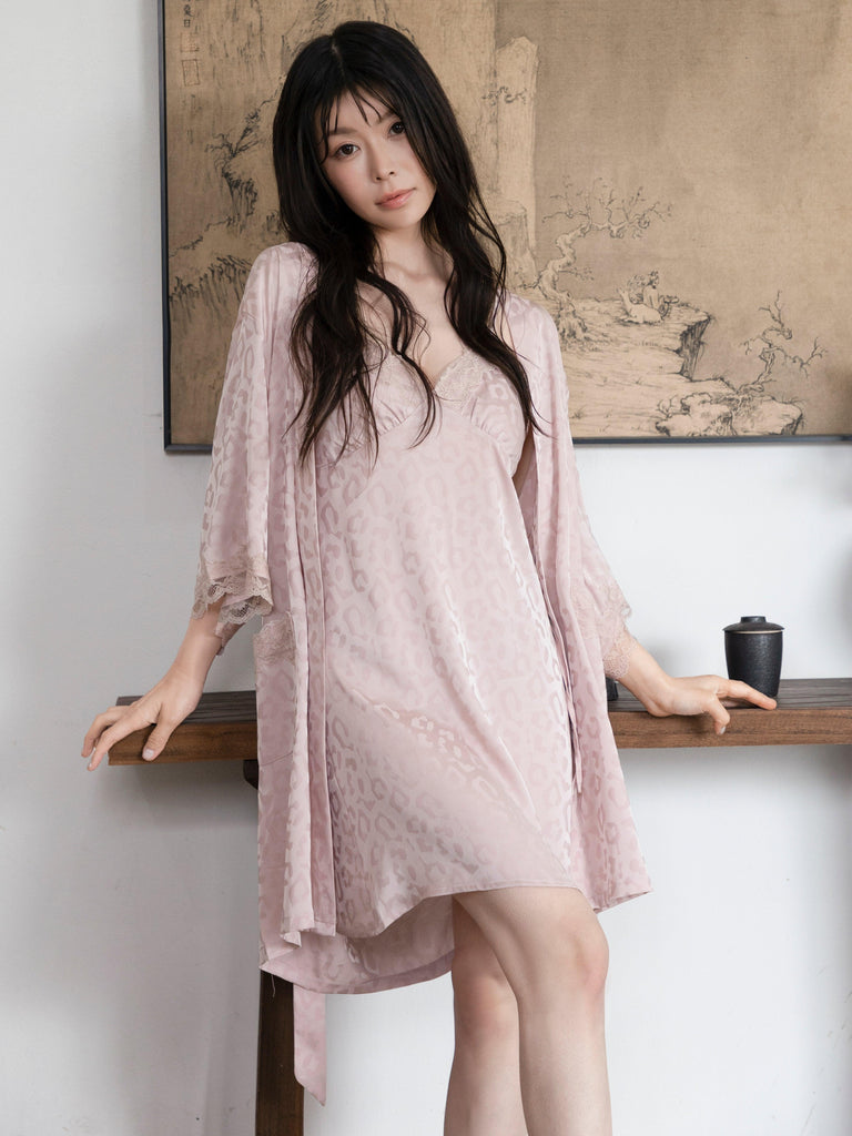 U【Valentine's Day】Elegant Pink Leopard Jacquard Nightdress and Robe Set Soft and Smooth | Musebree - Musebree